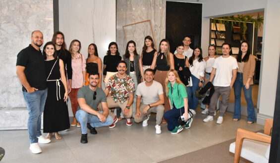 Arquitetos Mostra Essência fazem visita à Cosentino City 